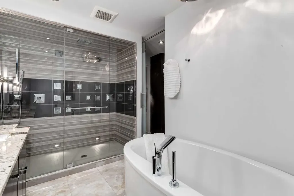 4715 15 Street SW Calgary AB T2T 4B5