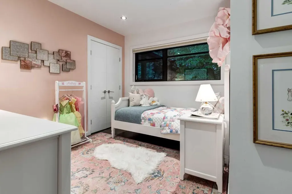 4715 15 Street SW Calgary AB T2T 4B5