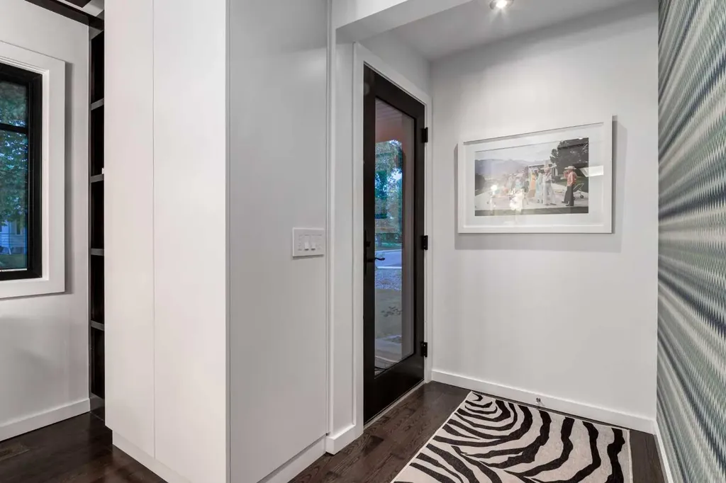 4715 15 Street SW Calgary AB T2T 4B5