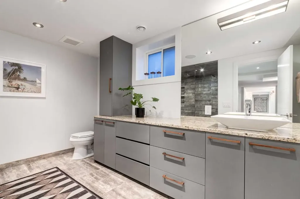 4715 15 Street SW Calgary AB T2T 4B5