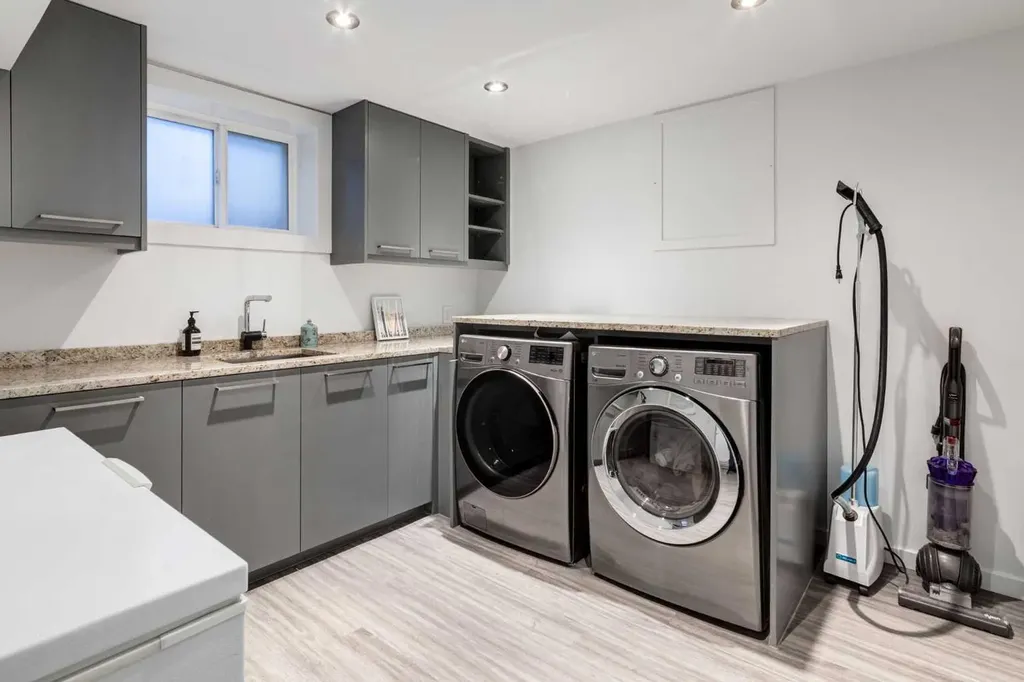 4715 15 Street SW Calgary AB T2T 4B5