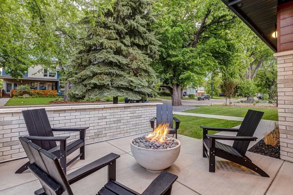 4715 15 Street SW Calgary AB T2T 4B5