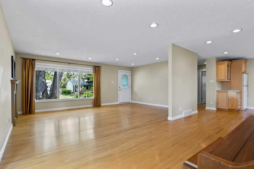 10731 Maplebend Drive SE Calgary AB T2J 1X3