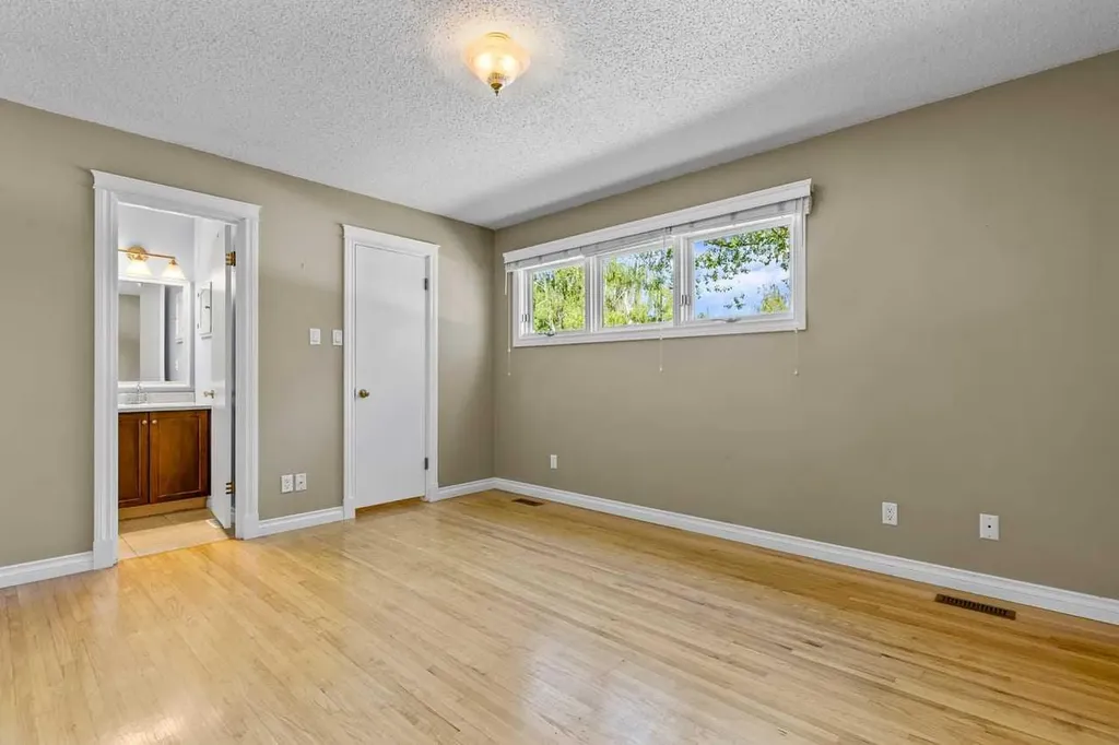 10731 Maplebend Drive SE Calgary AB T2J 1X3
