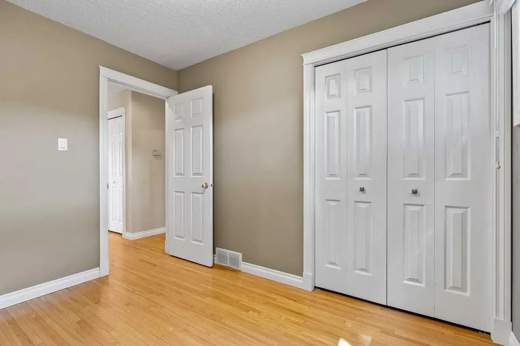 10731 Maplebend Drive SE Calgary AB T2J 1X3