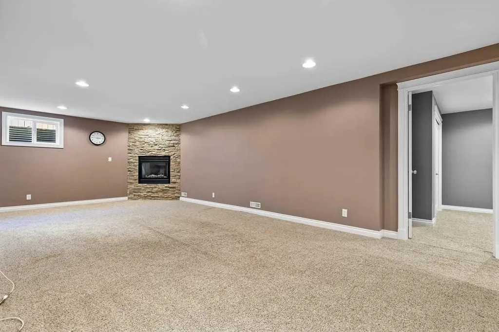 10731 Maplebend Drive SE Calgary AB T2J 1X3