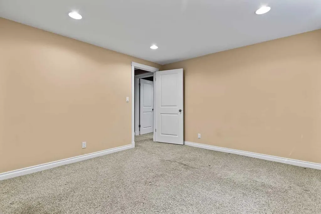 10731 Maplebend Drive SE Calgary AB T2J 1X3