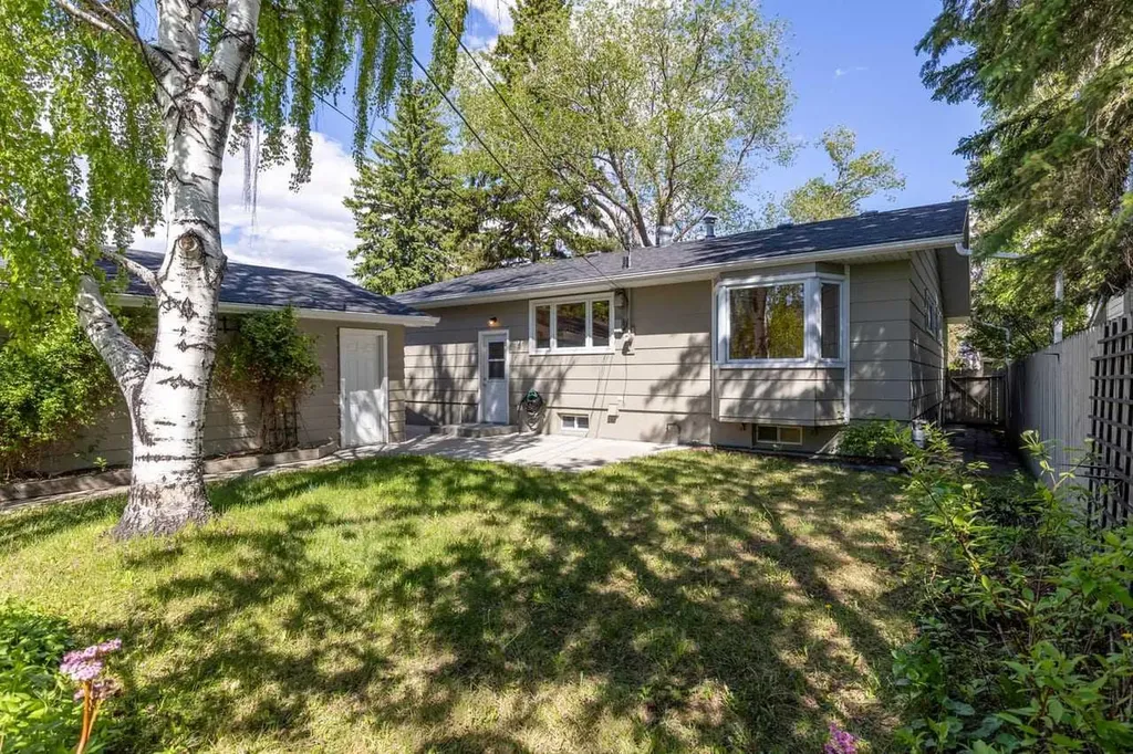10731 Maplebend Drive SE Calgary AB T2J 1X3