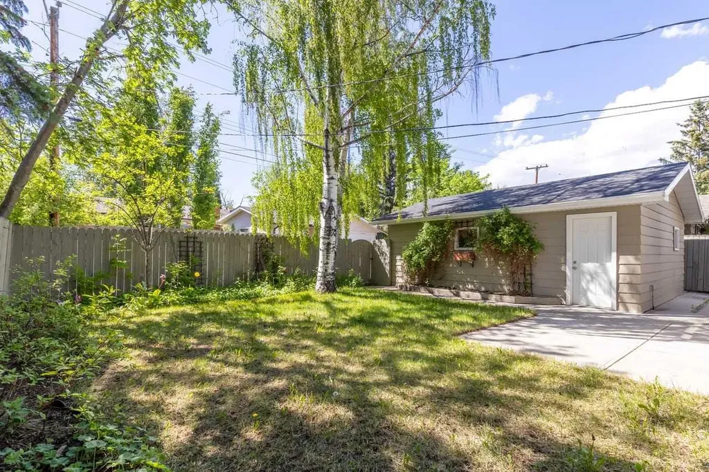 10731 Maplebend Drive SE Calgary AB T2J 1X3