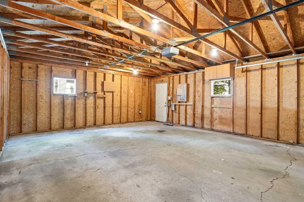 10731 Maplebend Drive SE Calgary AB T2J 1X3