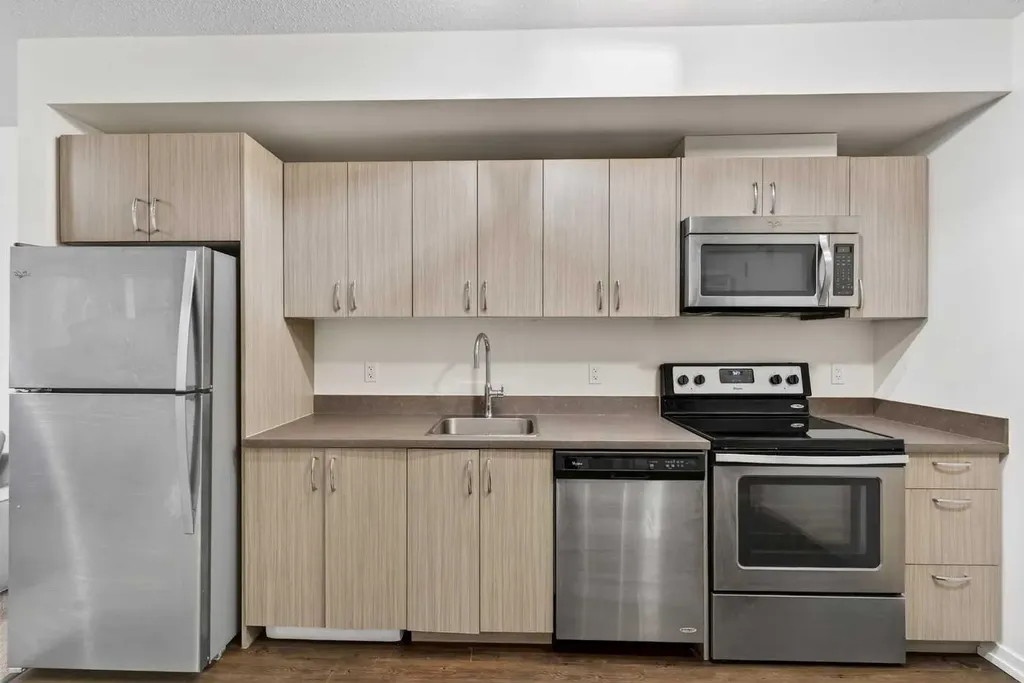 450 8 Avenue SE Calgary AB T2G 1T2