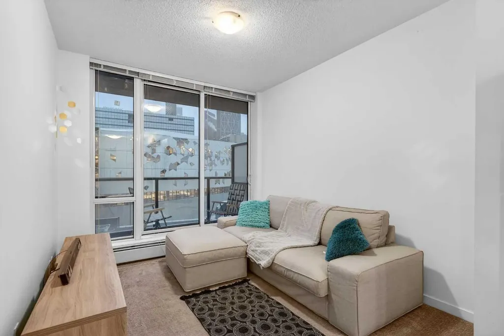 450 8 Avenue SE Calgary AB T2G 1T2