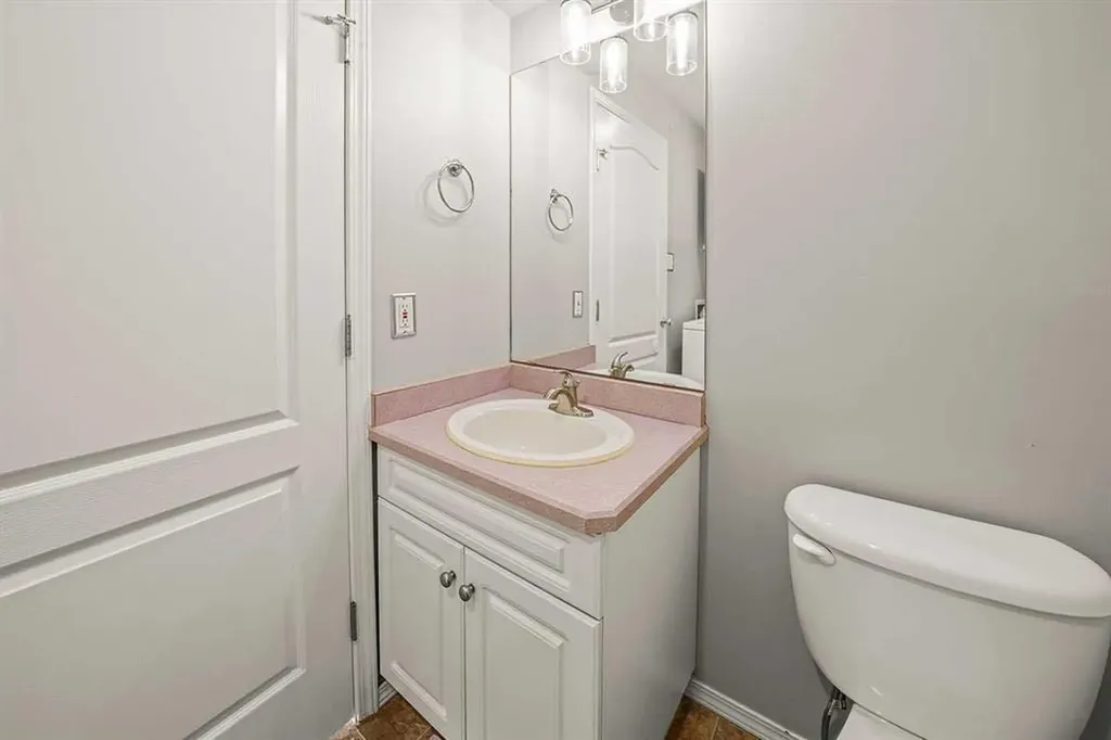 4626 44 Street Sylvan Lake AB T4S 1W7
