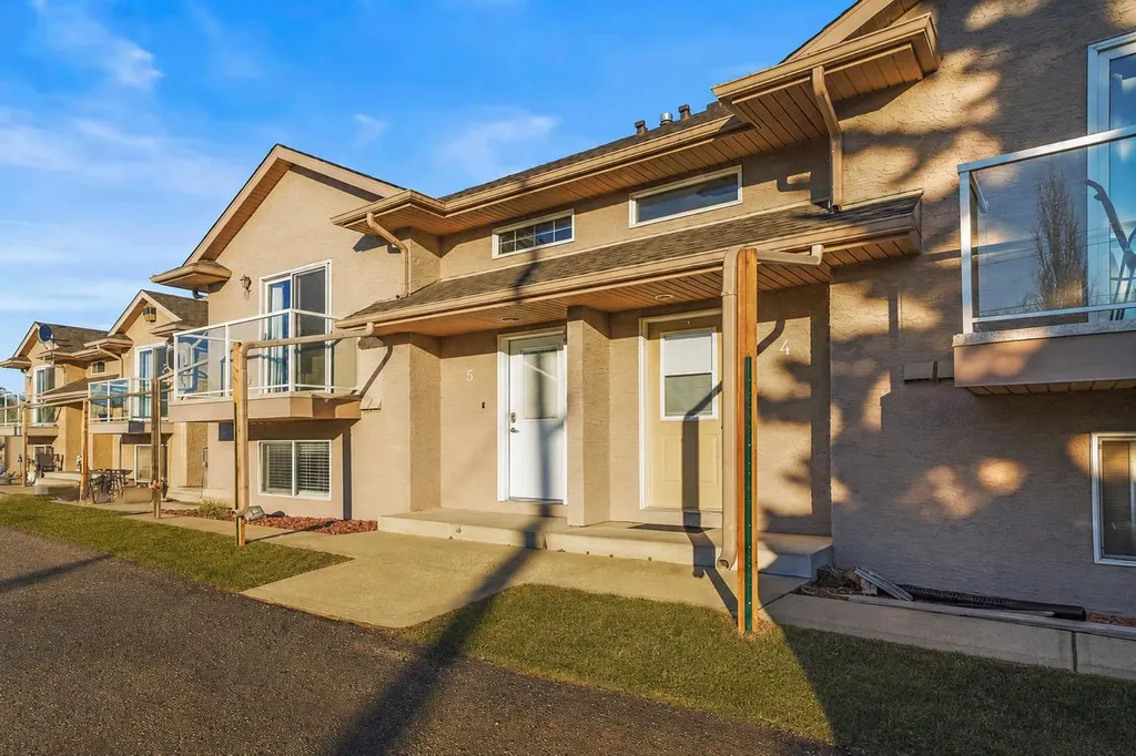 4626 44 Street Sylvan Lake AB T4S 1W7