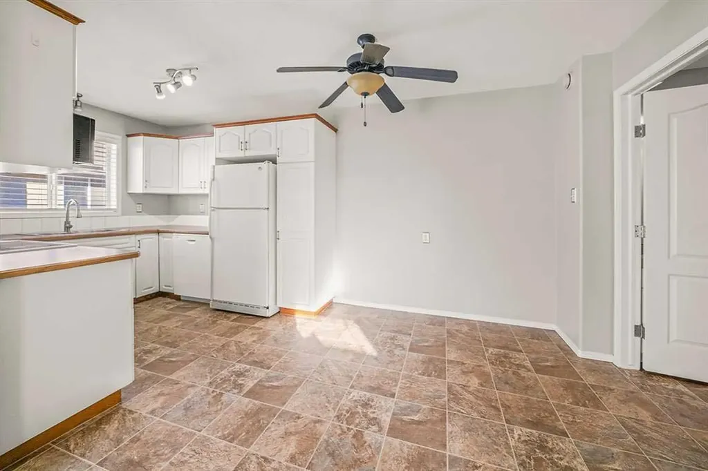 4626 44 Street Sylvan Lake AB T4S 1W7