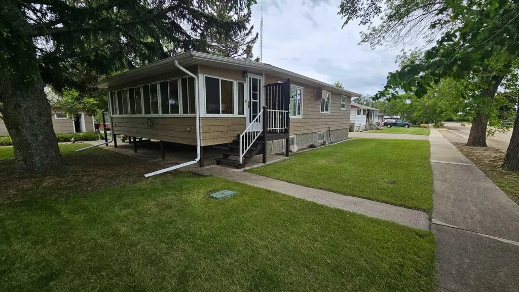 132 5 Avenue NE Milk River AB T0K 1M0