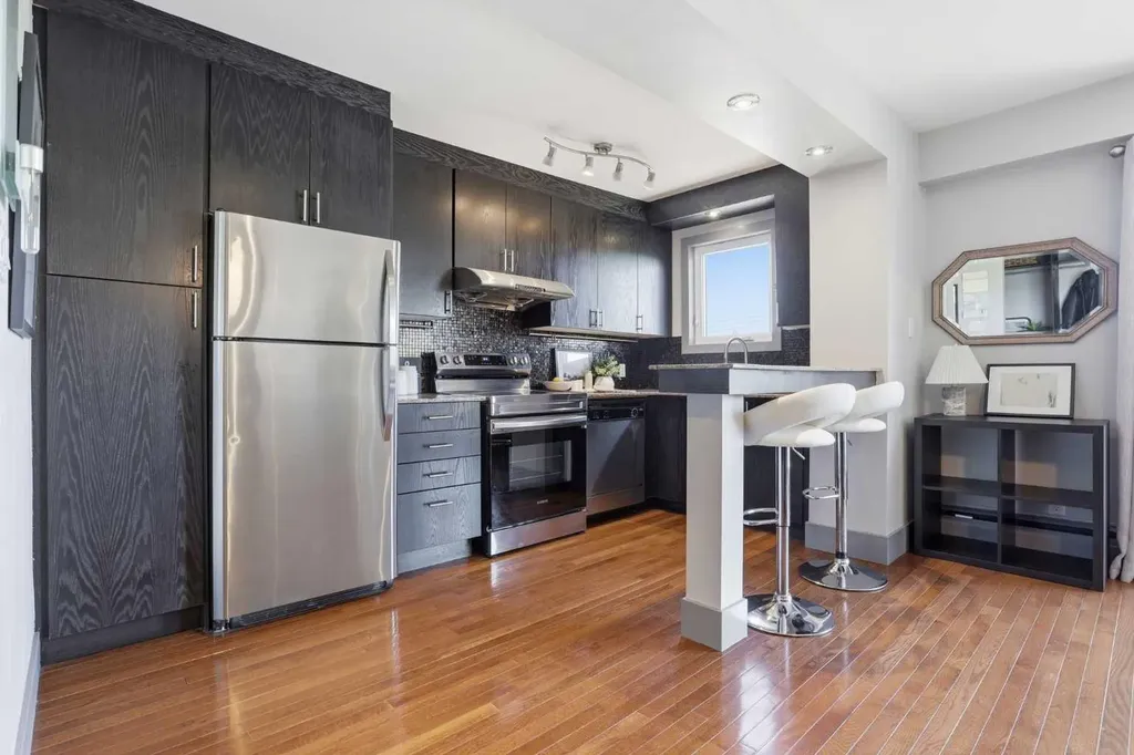 1736 13 Avenue SW Calgary AB T3C 0T9