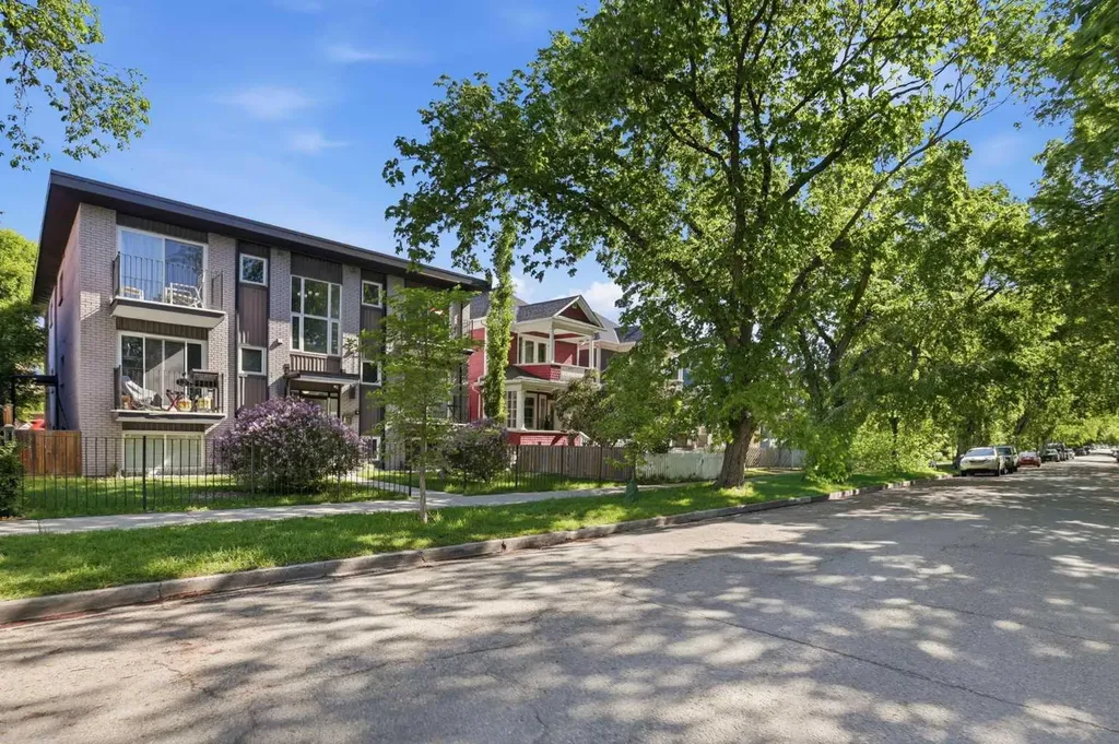 1736 13 Avenue SW Calgary AB T3C 0T9