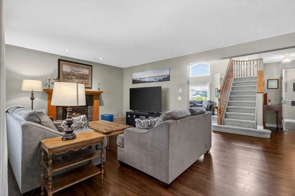 210 Douglas Ridge Place SE Calgary AB T2Z 2T4