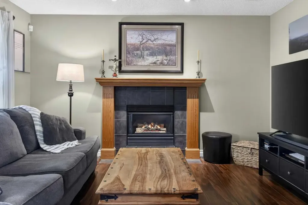 210 Douglas Ridge Place SE Calgary AB T2Z 2T4