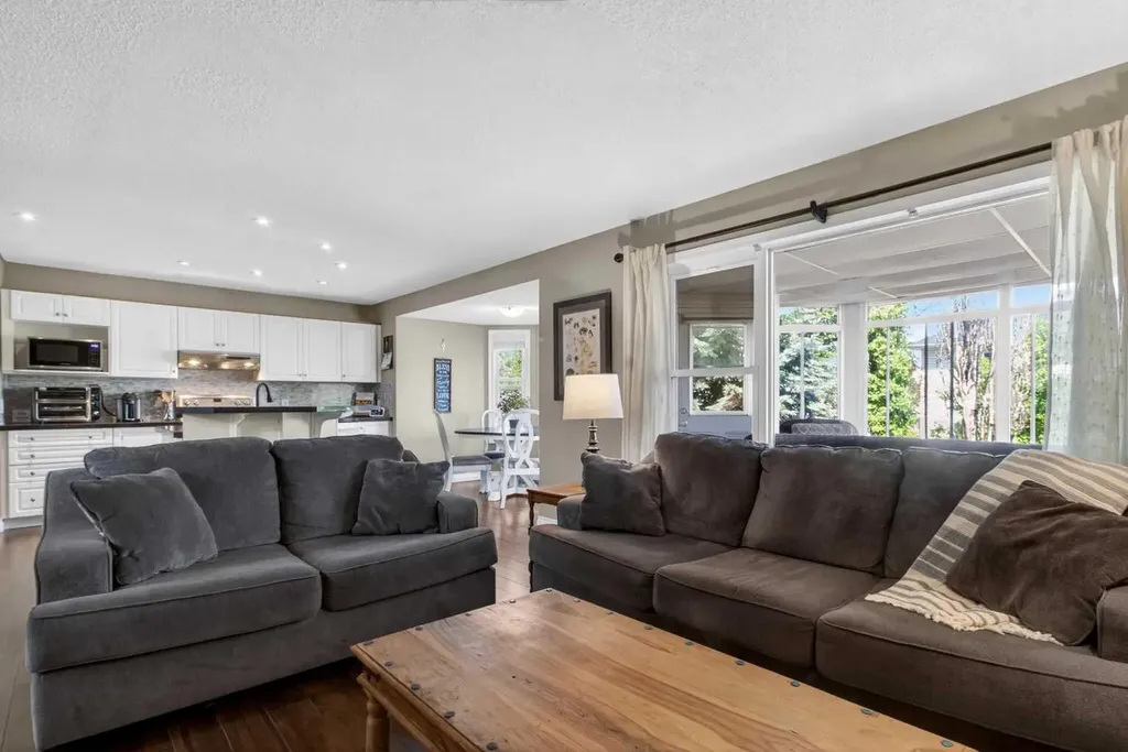 210 Douglas Ridge Place SE Calgary AB T2Z 2T4