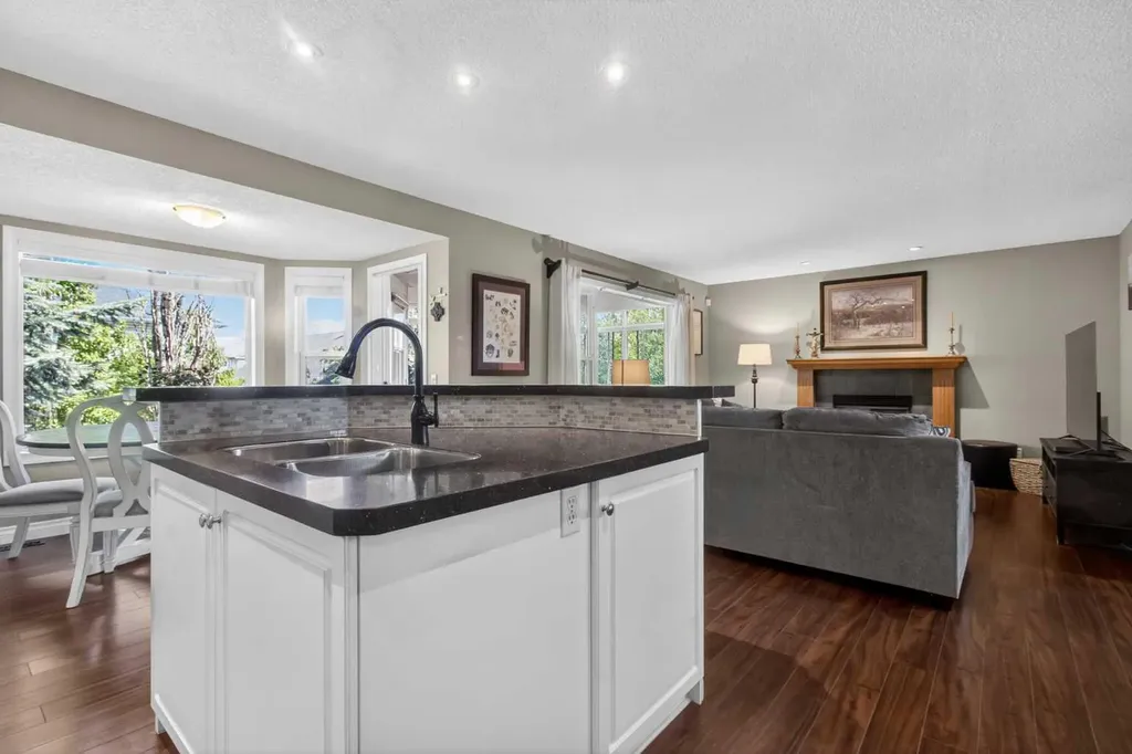 210 Douglas Ridge Place SE Calgary AB T2Z 2T4