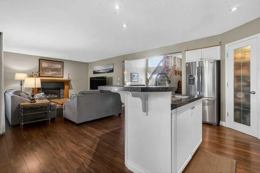 210 Douglas Ridge Place SE Calgary AB T2Z 2T4