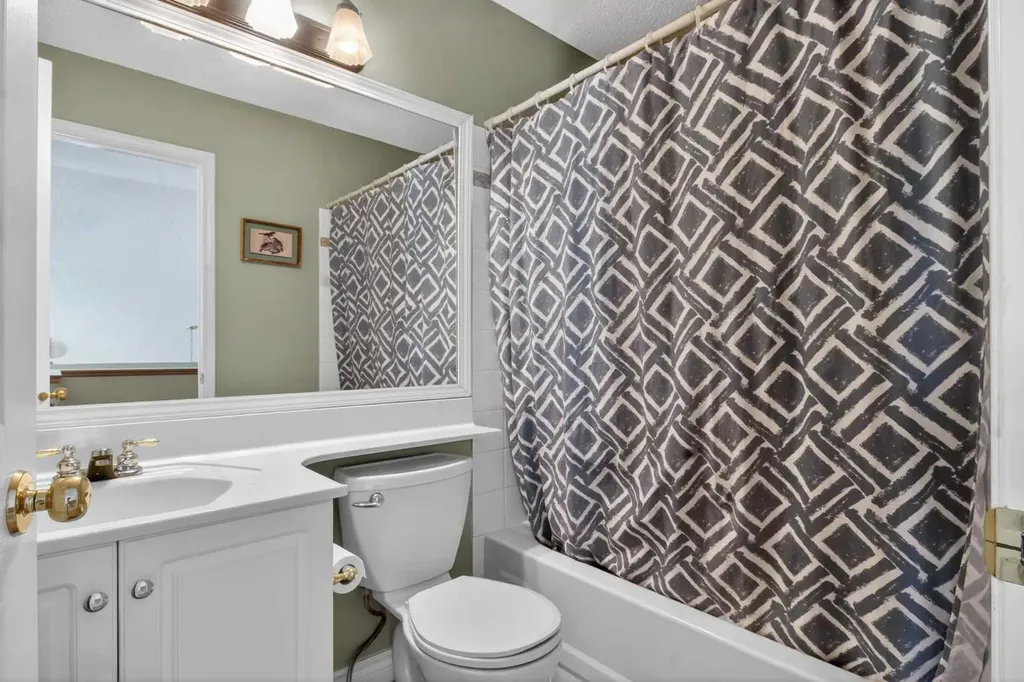 210 Douglas Ridge Place SE Calgary AB T2Z 2T4