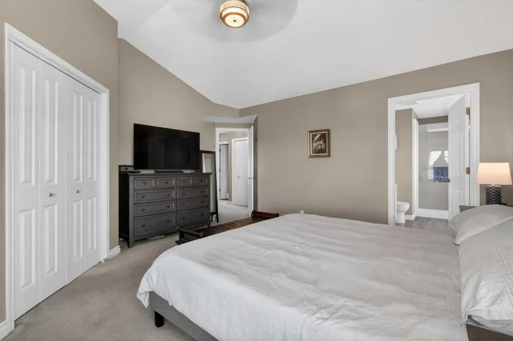 210 Douglas Ridge Place SE Calgary AB T2Z 2T4