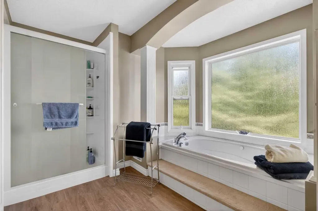 210 Douglas Ridge Place SE Calgary AB T2Z 2T4