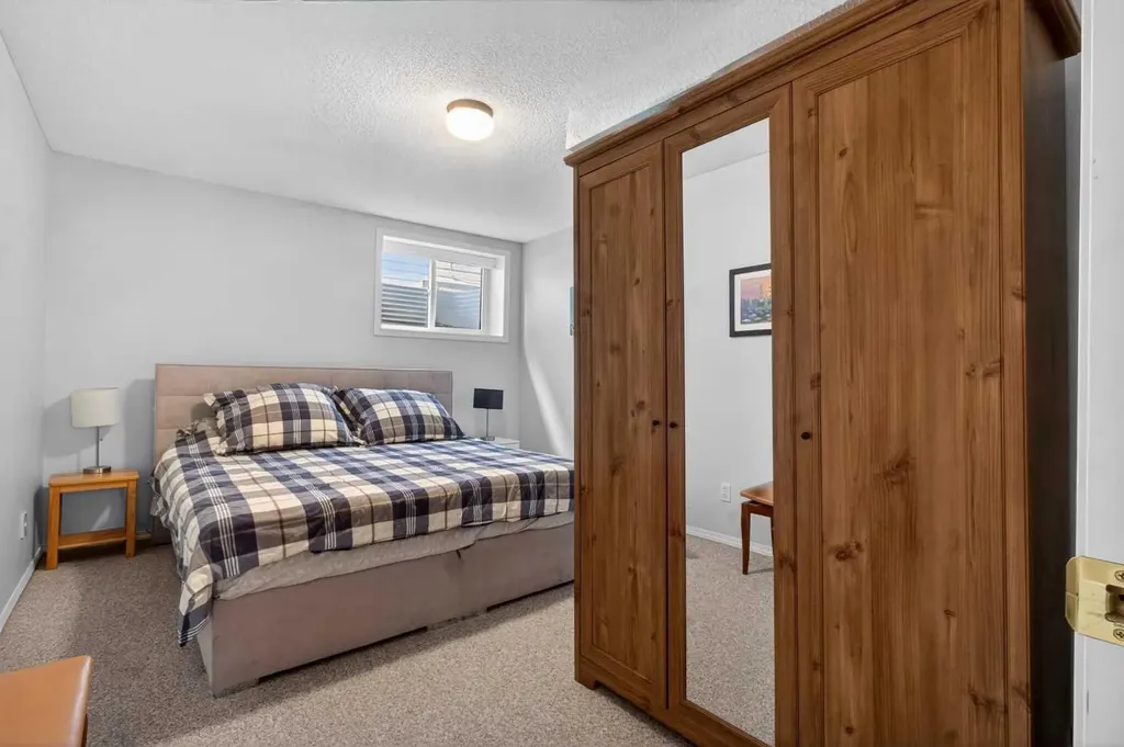 210 Douglas Ridge Place SE Calgary AB T2Z 2T4