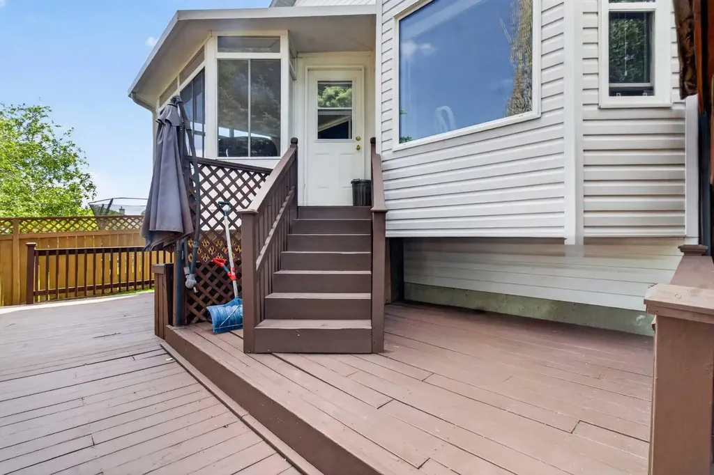 210 Douglas Ridge Place SE Calgary AB T2Z 2T4