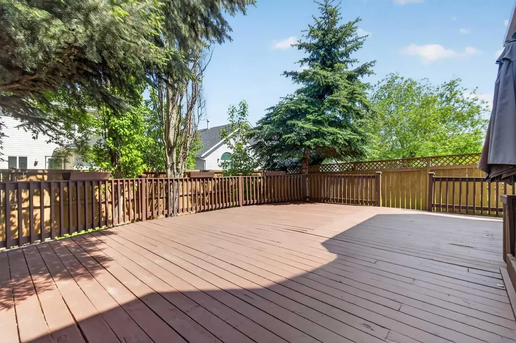 210 Douglas Ridge Place SE Calgary AB T2Z 2T4