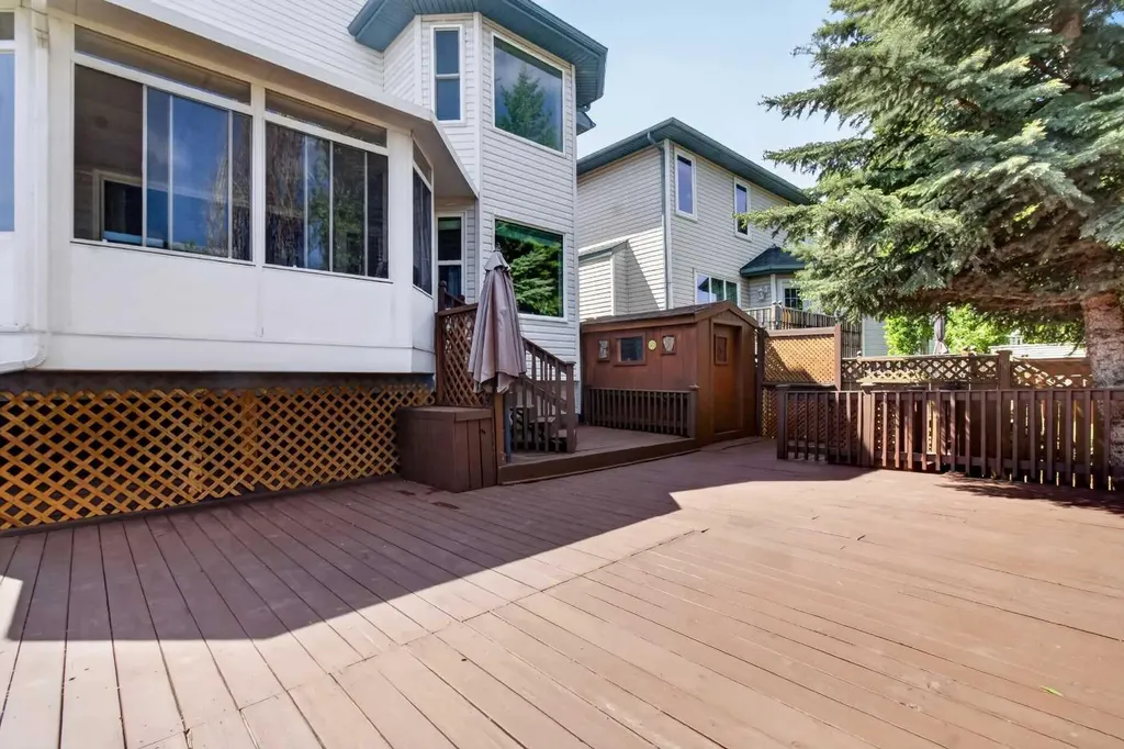 210 Douglas Ridge Place SE Calgary AB T2Z 2T4