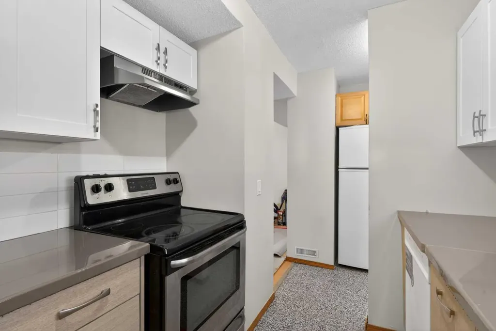 2520 Palliser Drive SW Calgary AB T2V4S9