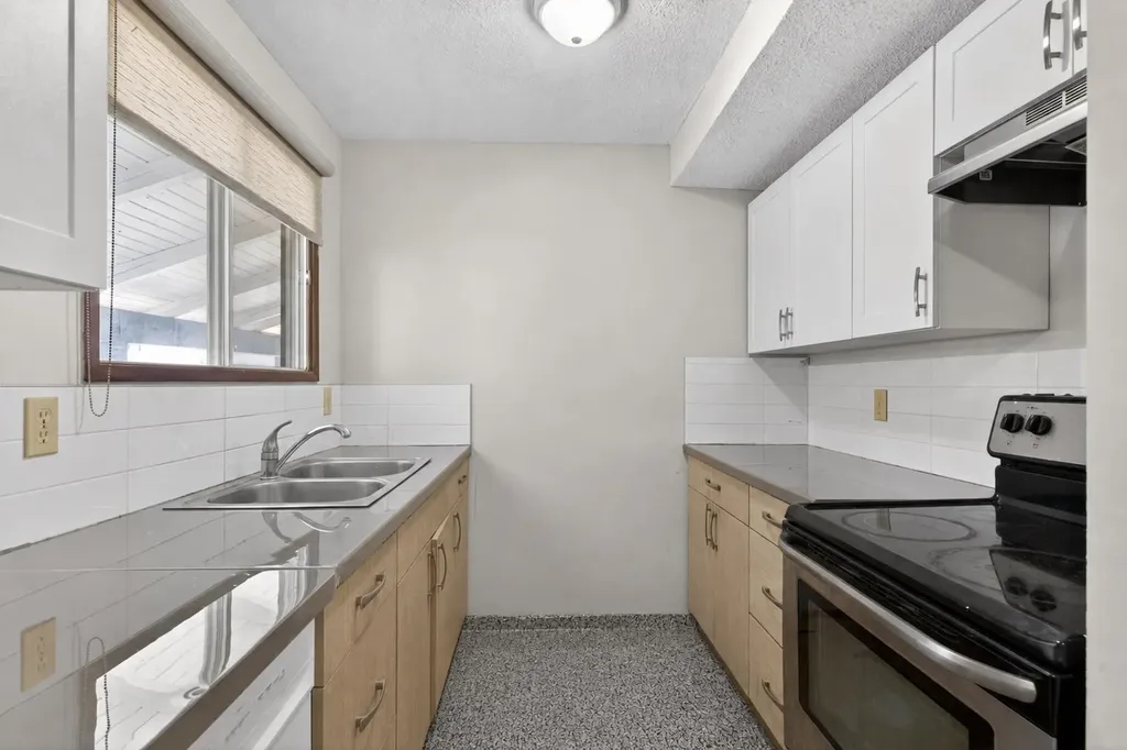 2520 Palliser Drive SW Calgary AB T2V4S9