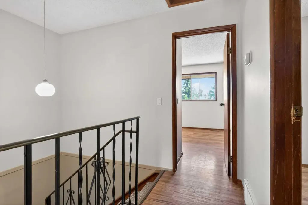 2520 Palliser Drive SW Calgary AB T2V4S9