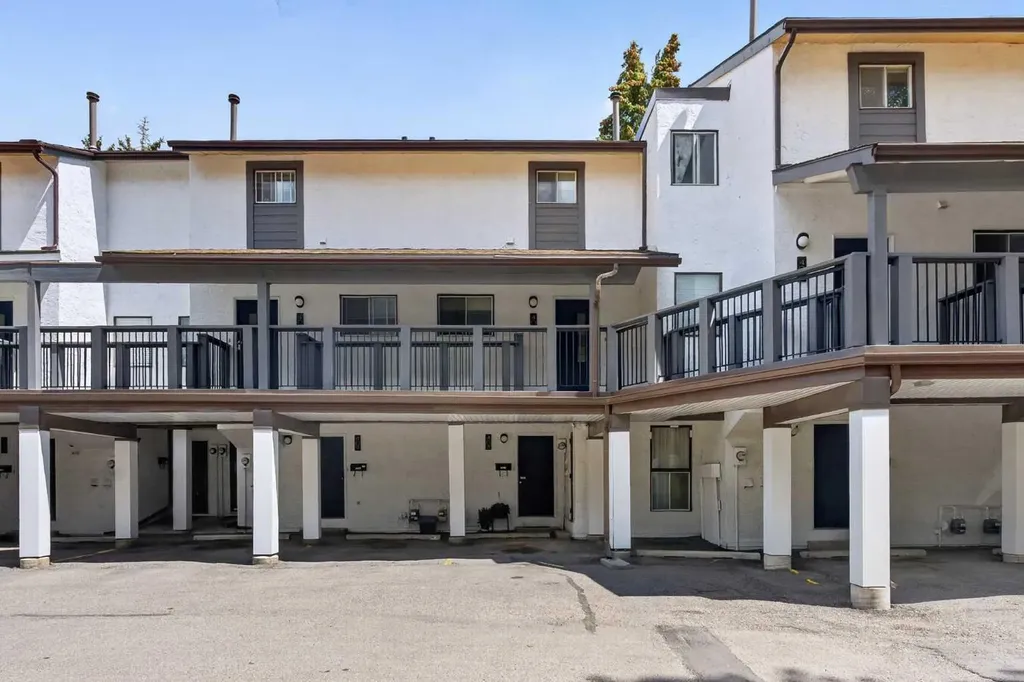 2520 Palliser Drive SW Calgary AB T2V4S9