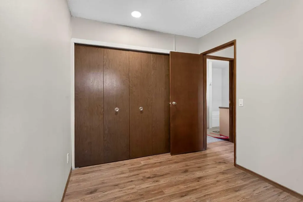 2520 Palliser Drive SW Calgary AB T2V4S9