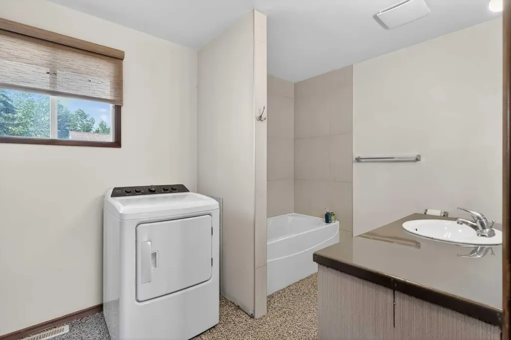 2520 Palliser Drive SW Calgary AB T2V4S9