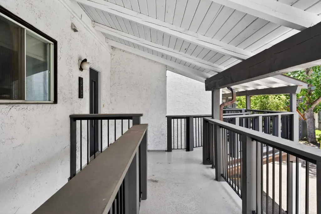 2520 Palliser Drive SW Calgary AB T2V4S9