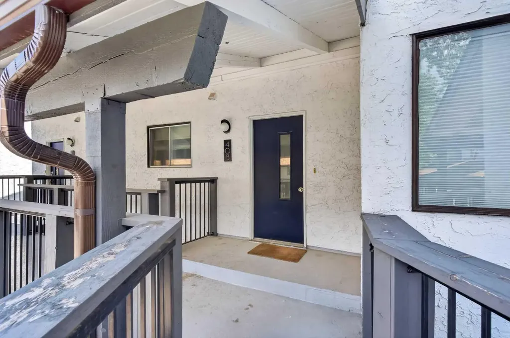2520 Palliser Drive SW Calgary AB T2V4S9
