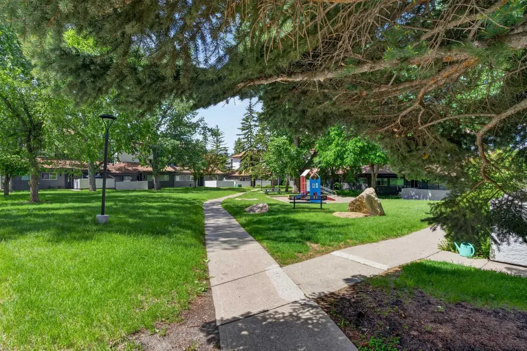 2520 Palliser Drive SW Calgary AB T2V4S9