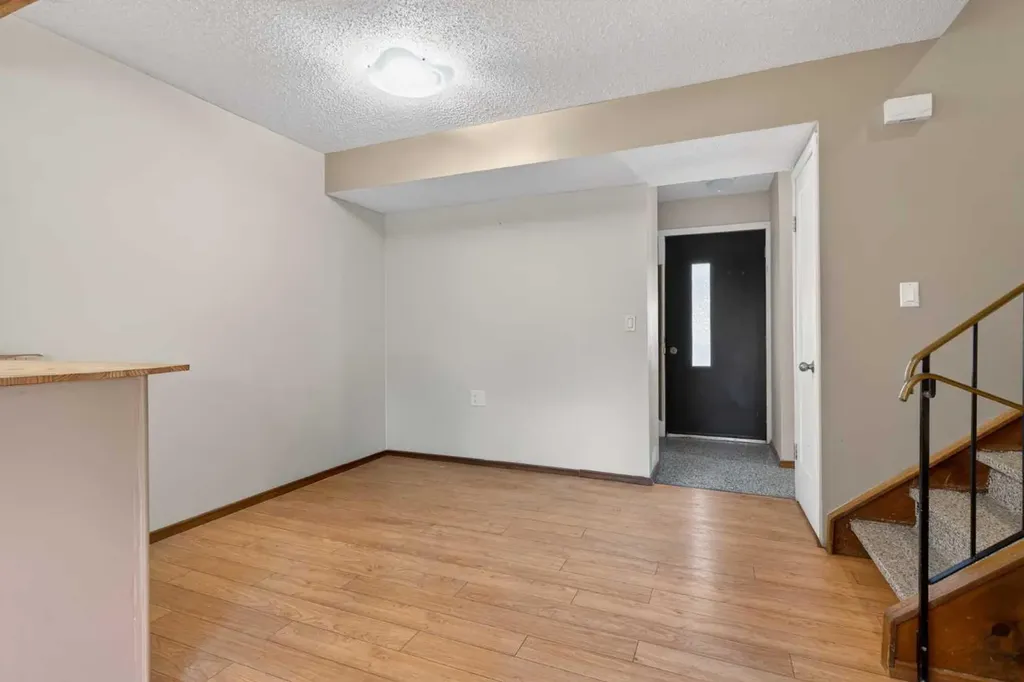 2520 Palliser Drive SW Calgary AB T2V4S9