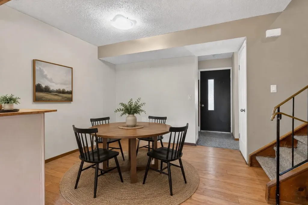 2520 Palliser Drive SW Calgary AB T2V4S9