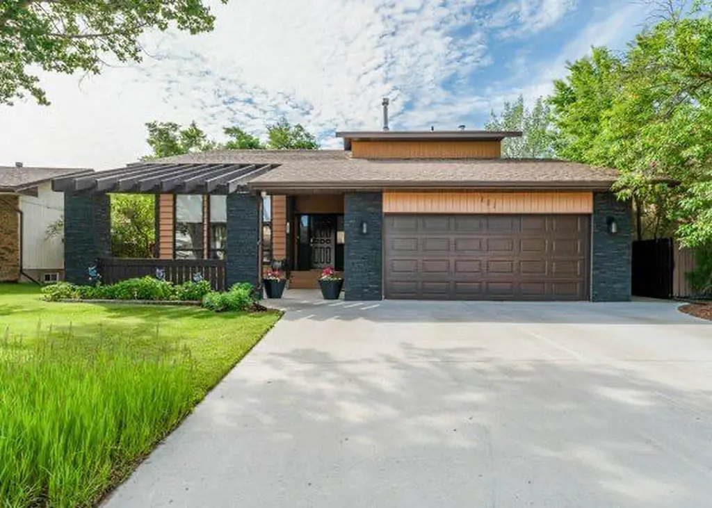 181 Huntington Park Drumheller AB T0J0Y6