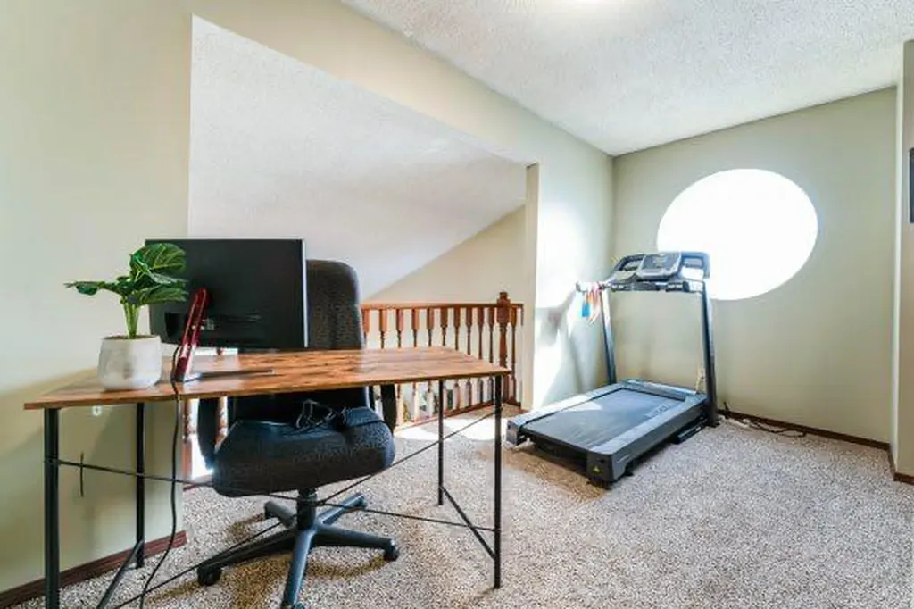 181 Huntington Park Drumheller AB T0J0Y6