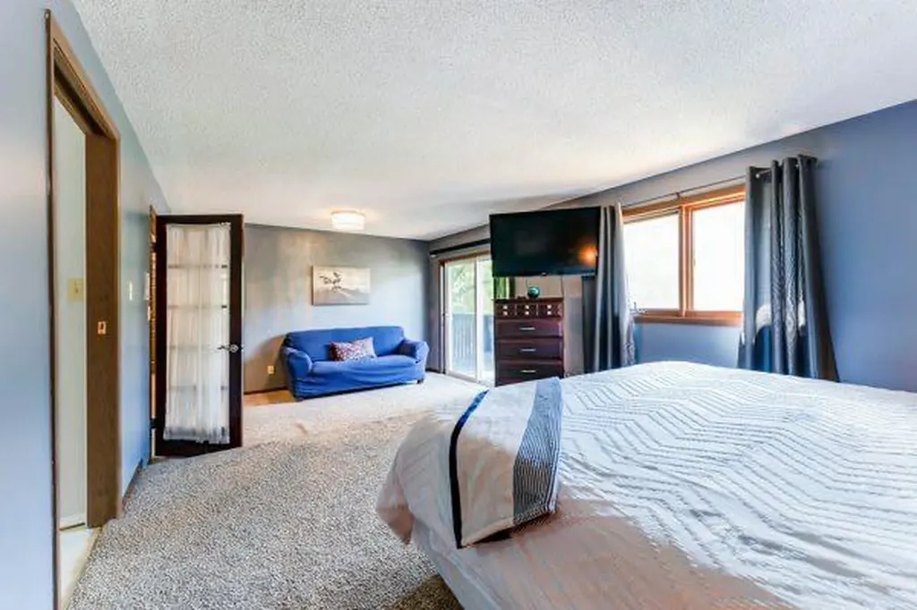 181 Huntington Park Drumheller AB T0J0Y6