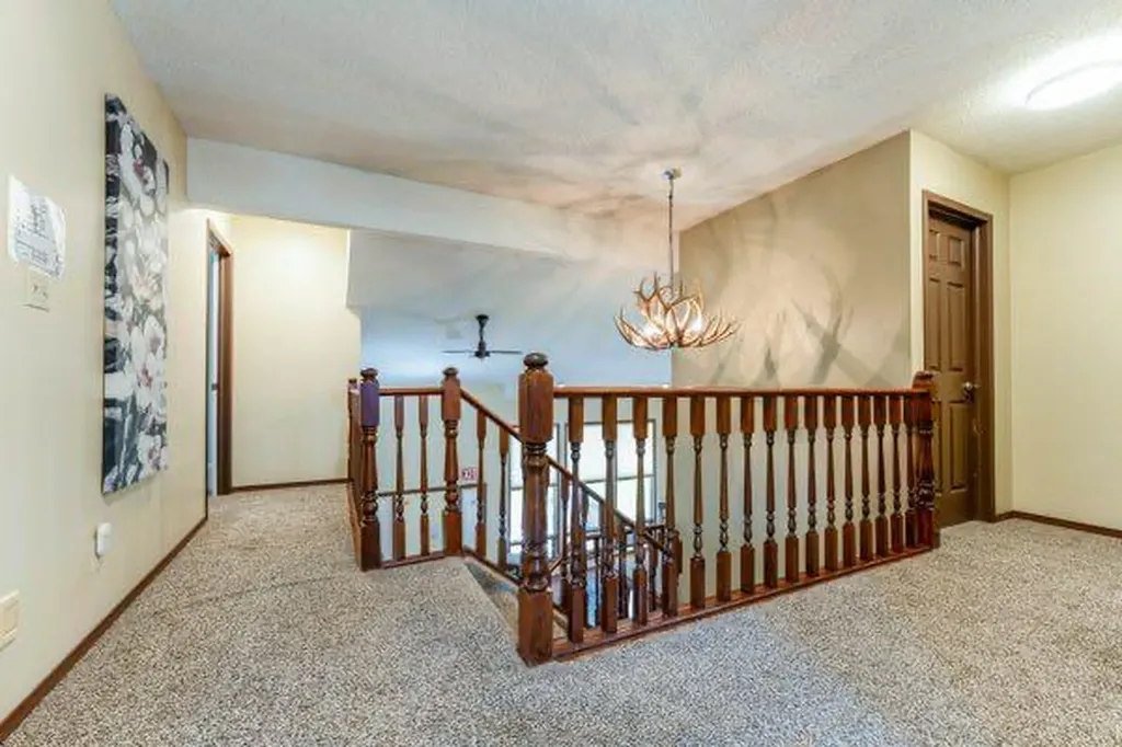 181 Huntington Park Drumheller AB T0J0Y6