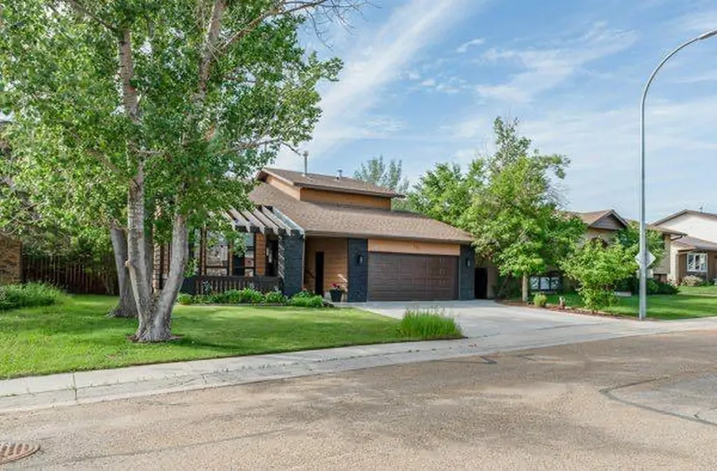 181 Huntington Park Drumheller AB T0J0Y6